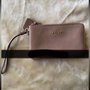 COACH WALLET IN VERY GOOD CONDITION